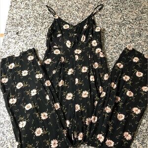 American Eagle floral jumpsuit size xs